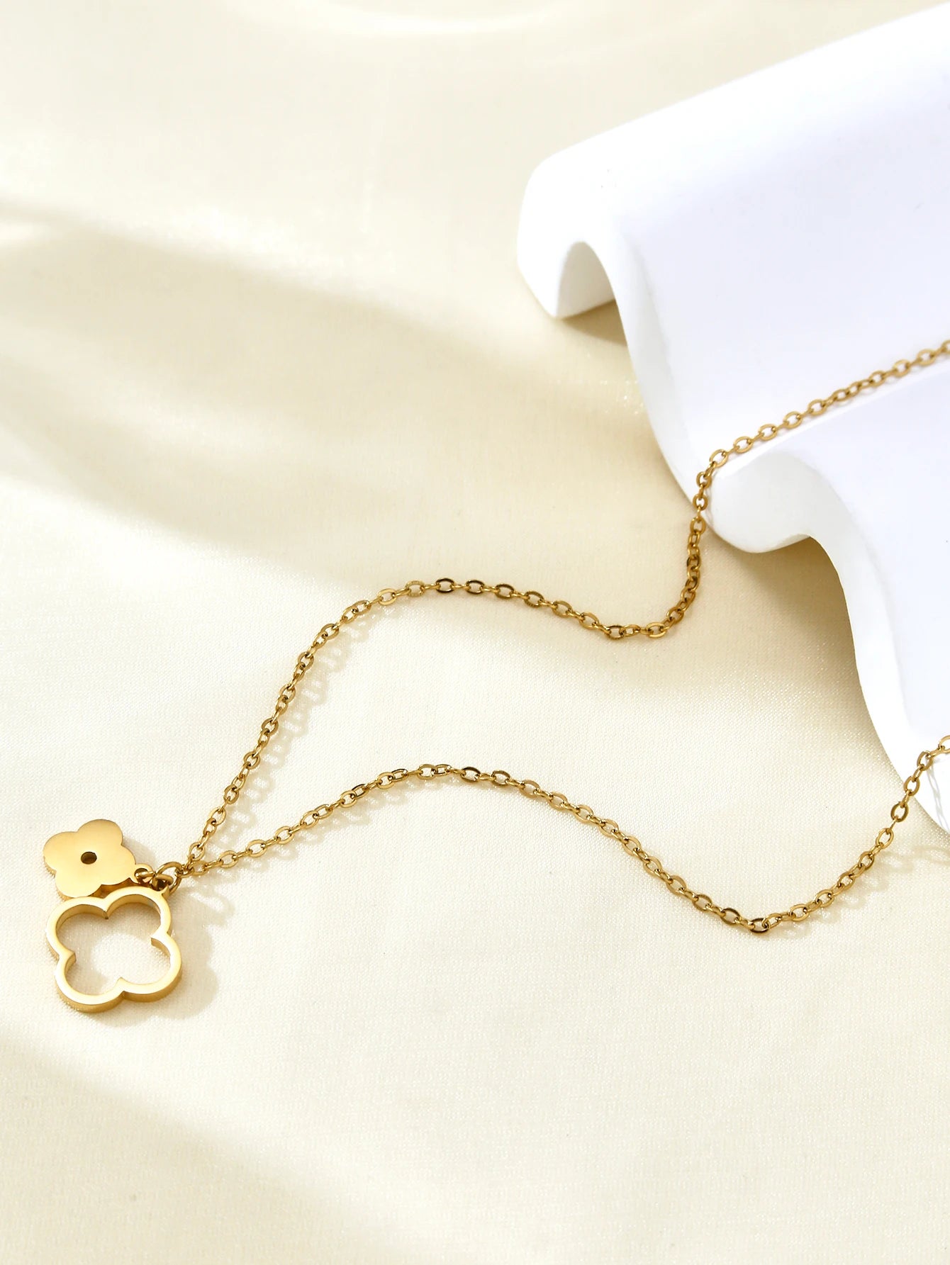 Hollow infill clover necklace